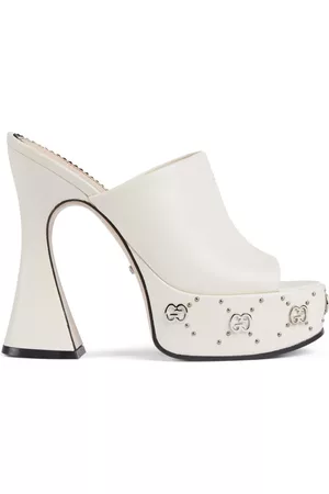 Gucci Donna Scarpe con plateau - GG-studded 110mm platform mules - Bianco
