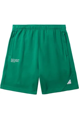 Izzue Shorts sportivi con applicazione