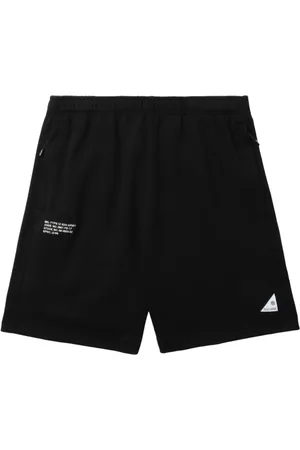 Izzue Shorts sportivi con applicazione