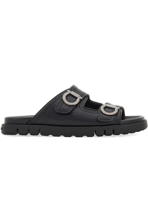 Salvatore Ferragamo Sandali con logo caratteristico Gancini