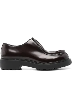Prada Derby con effetto spazzolato