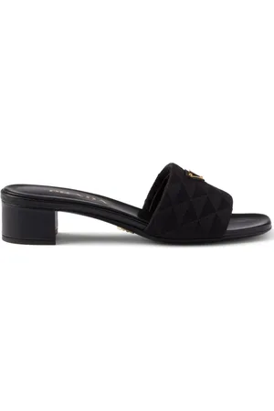 Prada Sandali con ricamo