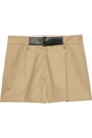 Prada Shorts con cintura