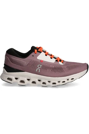 On Running Sneakers Cloudstratus 3