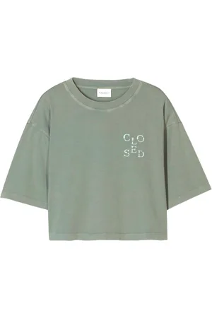 Closed T-shirt crop