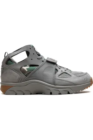 Nike Sneakers AirTrainer Huarache "Gully Grey" x Corteiz