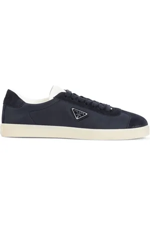 Prada Sneakers in pelle scamosciata