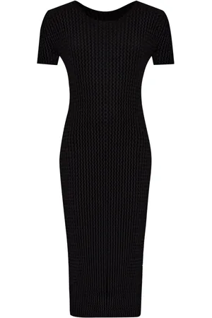 Issey Miyake Abito midi a maniche corte