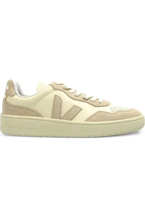 Veja Sneakers V-90