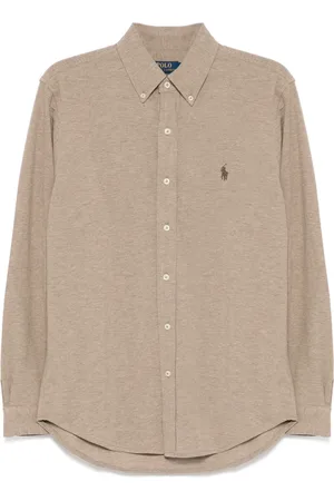 Button fastening shirt