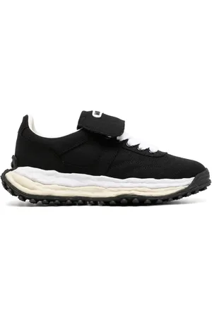 Maison Mihara Yasuhiro Sneakers con applicazione logo