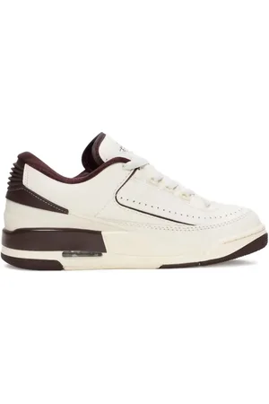 Jordan Sneakers 2/3 "Earth"