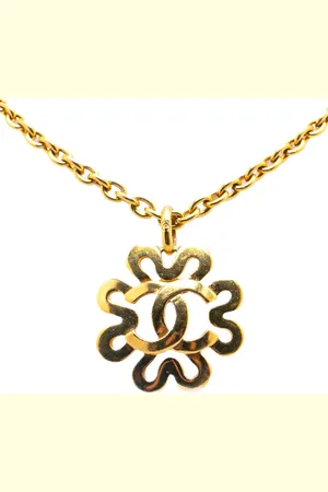 CHANEL Collana placcata con pendente CC floreale 1970-1980