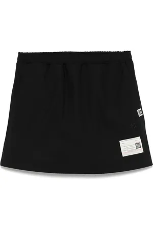 Maison Mihara Yasuhiro Shorts con applicazione logo