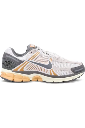 Nike Sneakers Zoom Vomero 5