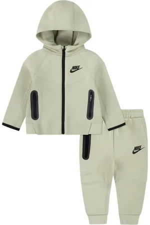 Nike Tuta sportiva con logo ricamato