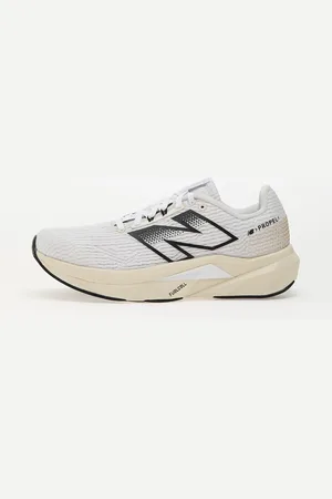 New Balance Sneakers FuelCell Propel v5 / / Black cement EUR 37.5