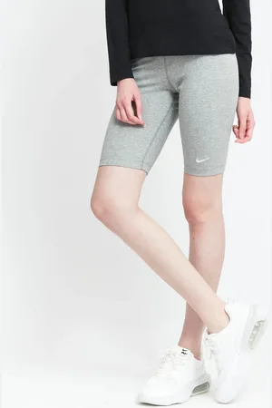 Nike Pantaloncini NSW Essential Medium-Rise Biker Shorts / XS
