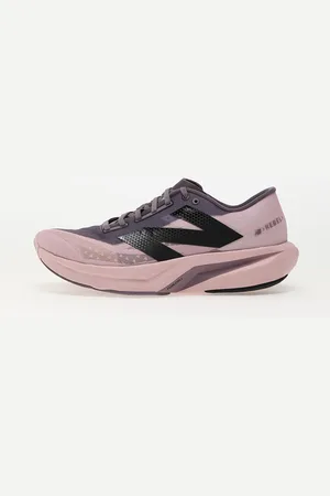 New Balance Sneakers FuelCell Rebel v4 / / Black EUR 40