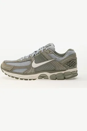 Nike Sneakers Zoom Vomero 5 / EUR 40