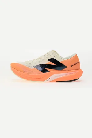 New Balance Sneakers Fuelcell Rebel v4 / / Black EUR 44.5