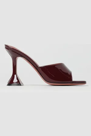 Amina Muaddi Mules Lupita in vernice