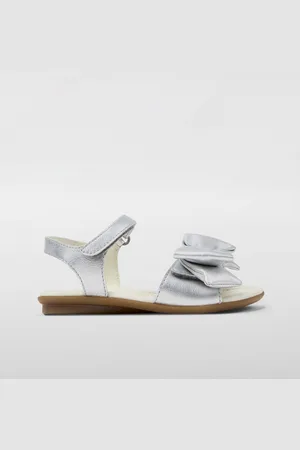 Camper Sandalo Right in pelle laminata con fiocco