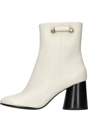 Ash Tronchetti in pelle