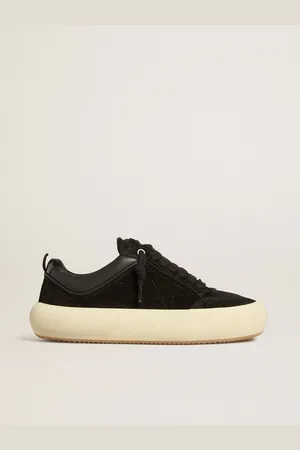 Golden Goose Space-star Cube Uomo In Suede Nero Con Stella Traforata