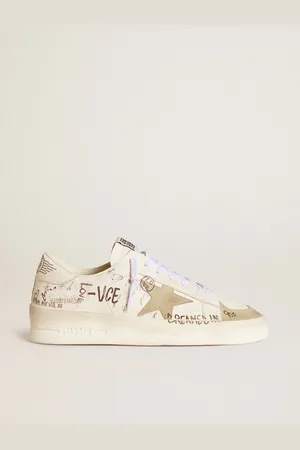 Golden Goose Stardan Con Stella E Punta In Suede Beige Con Scritte E Disegni All Over