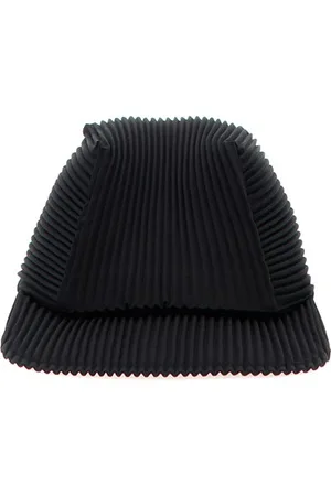 Issey Miyake Cappellino 