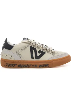 Emanuélle vee Sneakers a cassetta da donna multimateriale con borchie bianco e nero