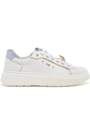 Nero Giardini Sneakers da donna in vera pelle con charm sul davanti bianche