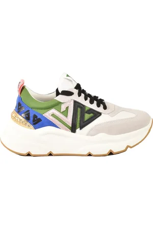 Emanuélle vee Sneakers