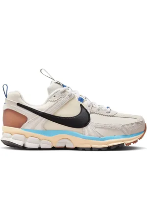 Nike Sneakers Zoom Vomero 5