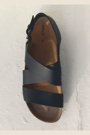 MANGO Sandali incrociati fibbia pelle