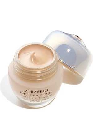 Shiseido FUTURE SOLUTION LX Total Radiance Foundation