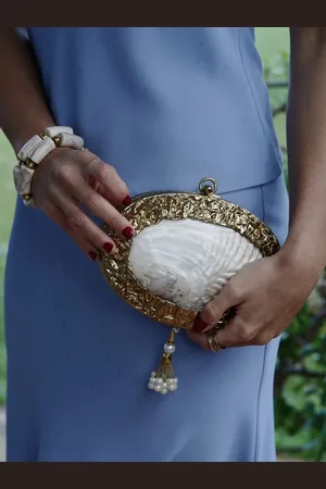 Mariquita Trasquilá Clutch concha nacarada