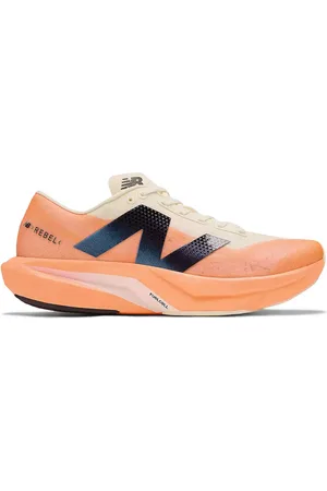 New Balance FUELCELL REBEL V4