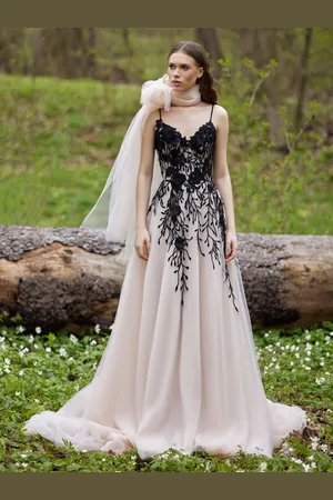 milanoo.com Abiti da sposa neri in pizzo a trapezio senza maniche con vita naturale e spallina in pizzo
