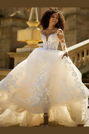 milanoo.com Abito da sposa a-line con strascico scollo a V maniche lunghe vita naturale abiti da sposa in tulle di pizzo