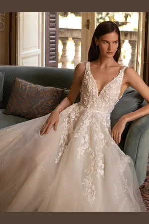milanoo.com Abito da sposa boho in pizzo con paillettes abito da ballo con strascico vita naturale spalle scoperte cerniera senza maniche scollo a V