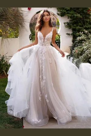 milanoo.com Abiti da sposa Una linea scollo a V senza maniche in pizzo Appliqued Abiti da sposa con strascico