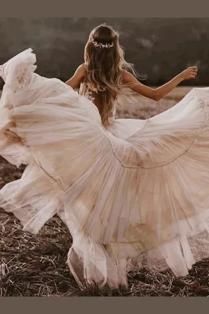 milanoo.com Abiti da sposa Boho Una linea profonda scollo a V al pavimento senza maniche in pizzo senza schienale abiti da sposa