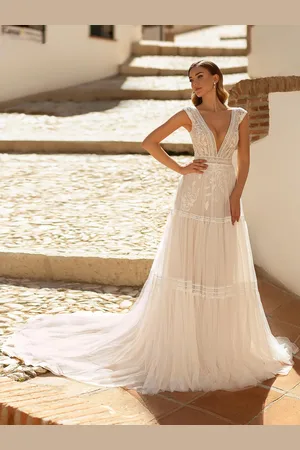 milanoo.com Abito da sposa Boho Pizzo Pizzo A-Line Corte dei treni Vita naturale Senza schienale Senza maniche Scollo a V