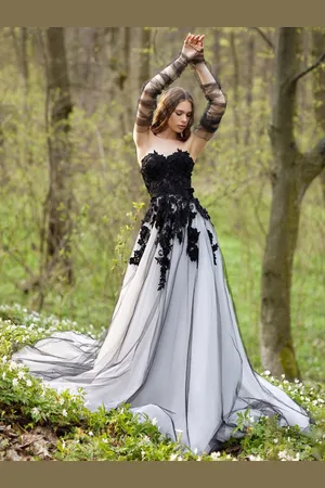 milanoo.com Abiti da sposa neri Abito da sposa con strascico in tulle e pizzo a-line