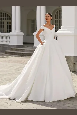 milanoo.com Abito da sposa principessa silhouette scollo a V vita naturale con strascico abiti da sposa