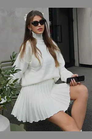milanoo.com Completo lavorato a maglia in due pezzi con maglione a collo alto e gonna a pieghe stile college giovanile casual primaverile per le donne 2025