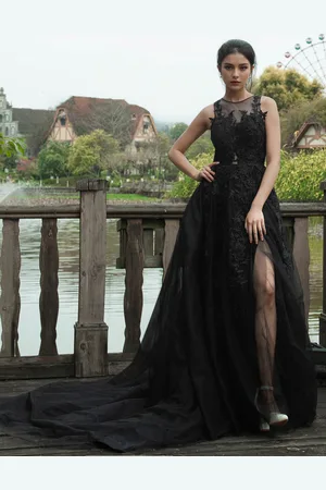 milanoo.com Abiti da sposa neri in pizzo a-line senza maniche in pizzo a vita naturale con abito da sposa strascico