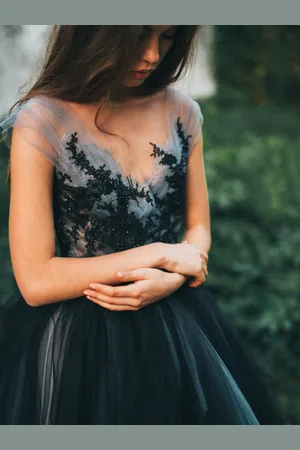 milanoo.com Abiti da Sposa Neri di pizzo smanicato con scollo a V Abito da sposa gotico